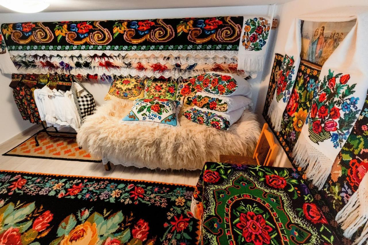 Pensiunea Hai In Maramures Bîrsana Exterior foto
