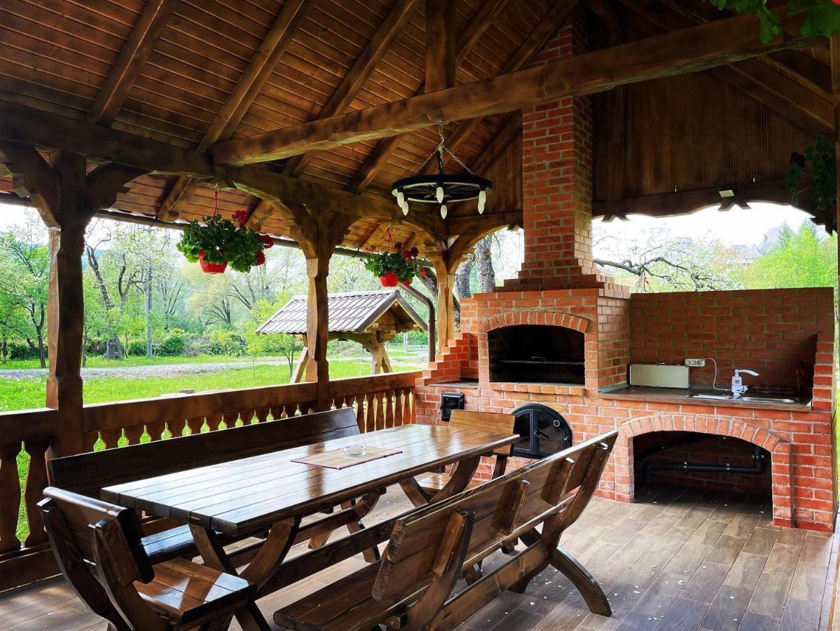 Pensiunea Hai In Maramures Bîrsana Exterior foto